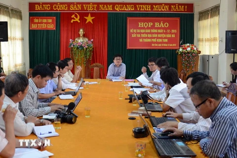 Họp báo thông tin vụ Viện trưởng Viện kiểm sát nhân dân huyện Tu Mơ Rông (Kon Tum) gây tai nạn. (Ảnh: Quang Thái/TTXVN)