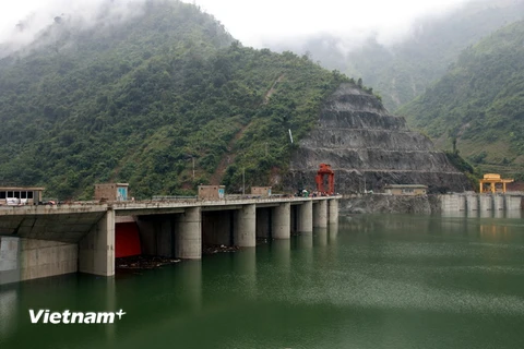 Công trình tích nước hồ chứa để chuẩn bị phát điện tổ máy số 1 Nhà máy thủy điện Huổi Quảng. (Ảnh: Điêu Chính Tới/Vietnam+)