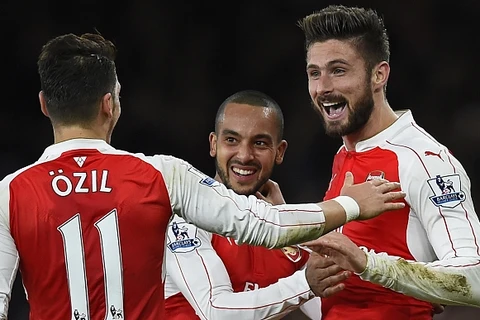 Bộ ba Oezil-Walcott-Giroud mang chiến thắng về cho Arsenal. (Nguồn: Getty Images)