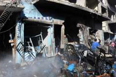 Hiện trường một vụ đánh bom ở Homs. (Nguồn: EPA)