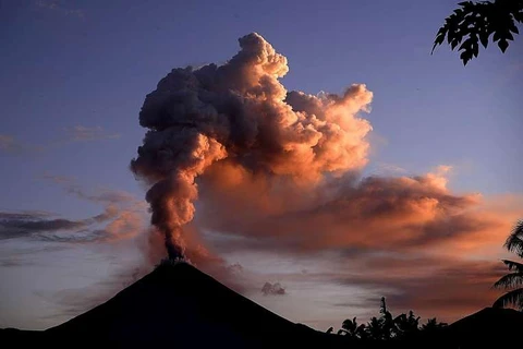 Núi lửa Soputan phun trào. (Nguồn: AFP)