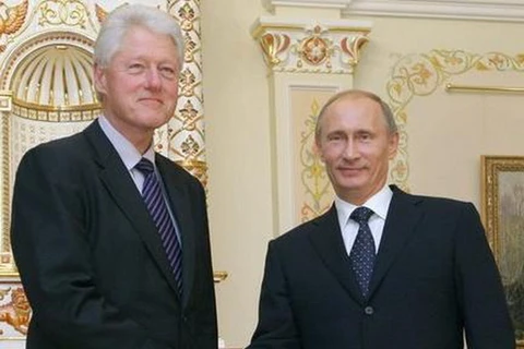 Cựu Tổng thống Mỹ Bill Clinton và Tổng thống Nga Putin. (Nguồn: AP)