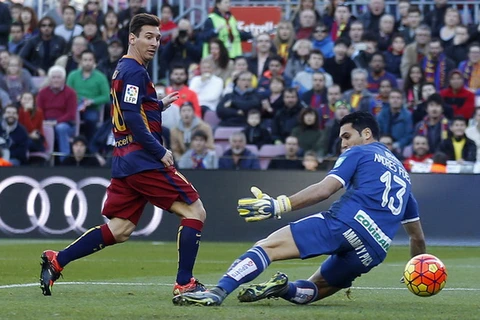 Lionel Messi lập hat-trick giúp Barcelona giành chiến thắng. (Nguồn: AP)