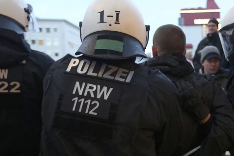 Cảnh sát Đức bắt giữ các đối tượng. (Nguồn: Reuters)
