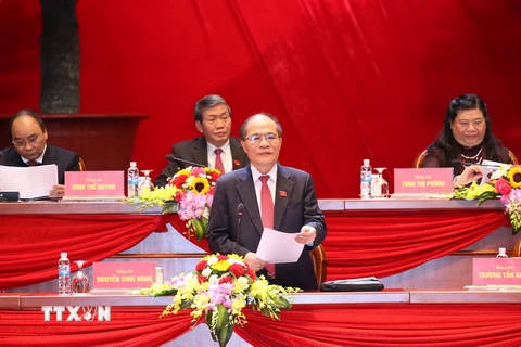 Đồng chí Nguyễn Sinh Hùng, Ủy viên Bộ Chính trị, Chủ tịch Quốc hội thay mặt Đoàn Chủ tịch điều hành phiên họp. (Ảnh: TTXVN)