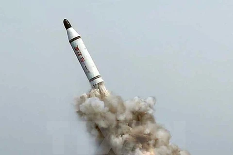 Triều Tiên bắn thử tên lửa đạn đạo phóng từ tàu ngầm vào sáng 9/5. (Nguồn: Yonhap/TTXVN)