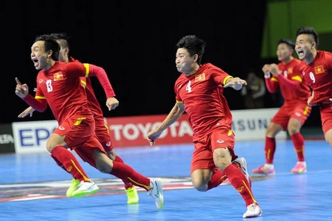 Niềm vui của các cầu thủ Việt Nam sau chiến thắng Nhật Bản.