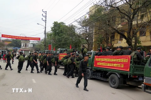 Công an Điện Biên ra quân bảo vệ an ninh trật tự kỳ bầu cử đại biểu Quốc hội. (Ảnh: Chu Quốc Hùng/TTXVN)