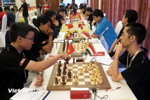 Các kỳ thủ thi đấu ngày khai mạc Giải cờ vua quốc tế HDBank 2016. (Ảnh: Hoàng Hải/Vietnam+)