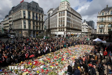 Tưởng niệm các nạn nhân vụ khủng bố tại Brussels. (Nguồn: AFP/TTXVN)