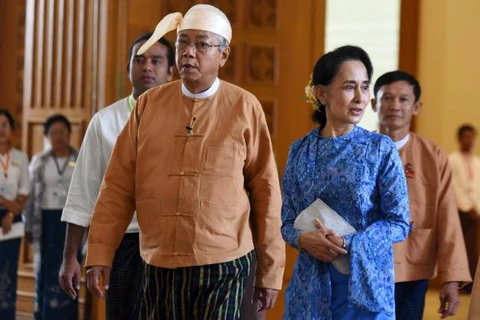 Tân Tổng thống Myanmar Htin Kyaw và bà Aung San Suu Kyi. (Nguồn: Reuters)