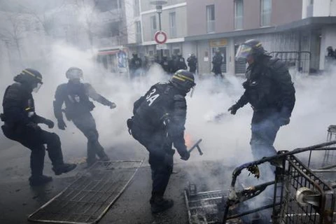 Cảnh sát chống biểu tình ở Pháp. (Nguồn: Reuters)