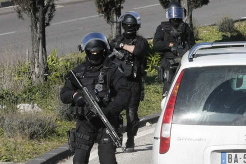 Cảnh sát Pháp truy quét tội phạm. (Nguồn: AFP)