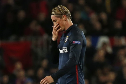 Fernando Torres bị truất quyền thi đấu ở phút 35. (Nguồn: Reuters)