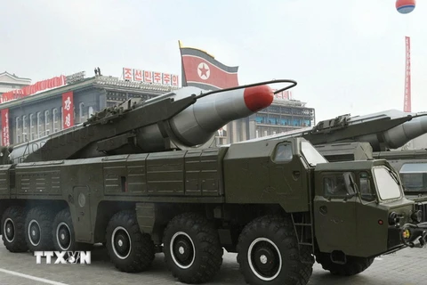 Tên lửa Musudan tham gia lễ duyệt binh ở Bình Nhưỡng. (Nguồn: Kyodo/TTXVN)