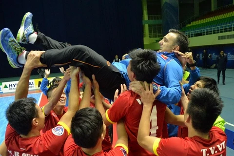 Niềm vui của đội tuyển futsal Việt Namsau khi giành vé dự World Cup. (Nguồn: AFC)
