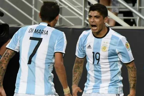 Di Maria và Ever Banega thay nhau lập công giúp Argentina giành chiến thắng. (Nguồn: AFP)