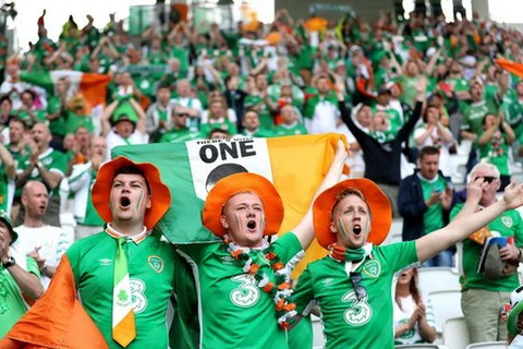 Người hâm mộ đang chờ đợi chiến thắng lịch sử của Ireland. (Nguồn: Getty Images)
