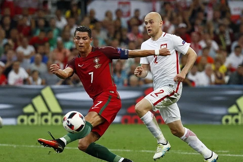 Tình huống sút hụt bóng vô duyên của Ronaldo ở cuối trận. (Nguồn: Getty Images)