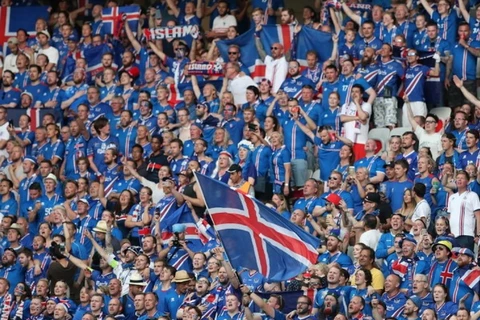 Tổng thống Gudni Johannesson sẽ hòa vào người hâm mộ Iceland. (Nguồn: AP)