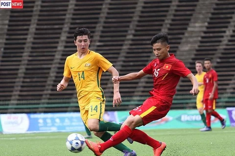 U16 Việt Nam (áo đỏ) đánh bại U16 Australia. (Nguồn: Post Sport)