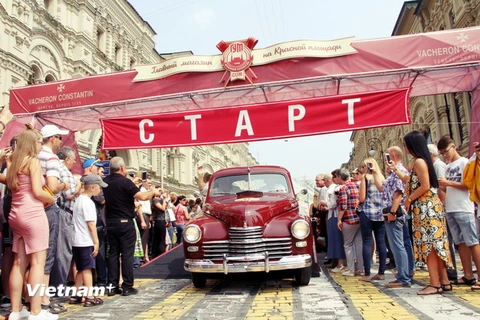 Lễ Diễu hành ôtô cổ ở Thủ đô Moskva, Liên bang Nga. (Ảnh: Dương Trí/Vietnam+)