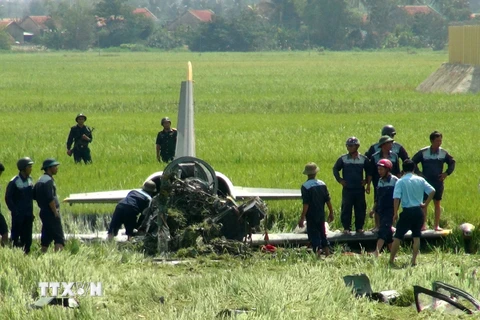 Hiện trường vụ rơi máy bay ở Phú Yên. (Ảnh: Xuân Triệu/TTXVN)