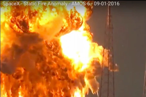 Falcon 9 mang theo vệ tinh Amos 6 nổ tại bệ phóng. (Nguồn: room.eu.com)