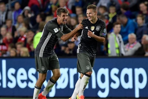Mueller và Kimmich ghi bàn mang chiến thắng về cho tuyển Đức. (Nguồn: AFP)