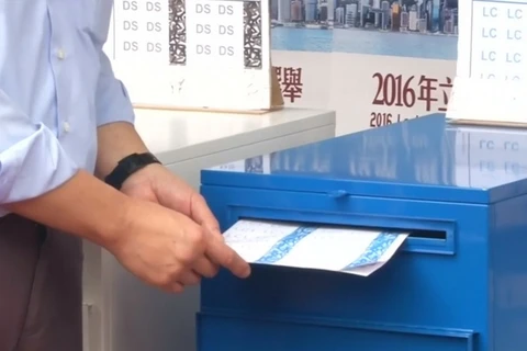 Cử tri Hong Kong đi bỏ phiếu. (Nguồn: baltimoresun)