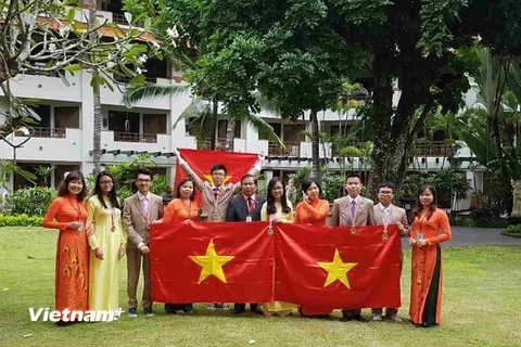 Đoàn học sinh Việt Nam giành 6 huy chương. (Ảnh: Đỗ Quyên/Vietnam+)