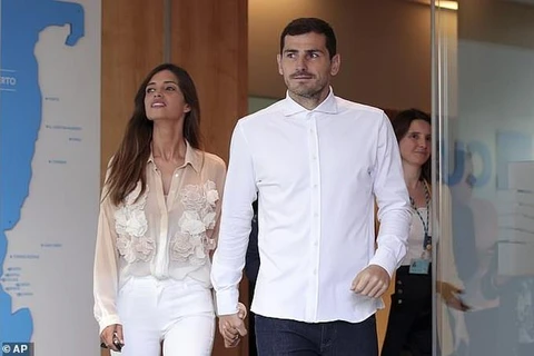 Casillas nhận tin dữ từ vợ. (Nguồn: AP)