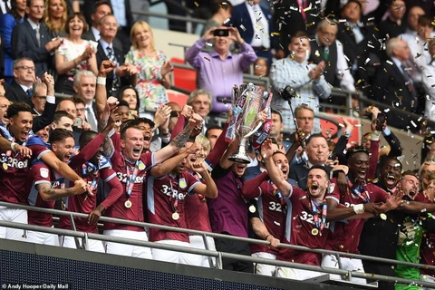 Aston Villa giành vé lên Premier League.