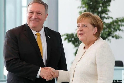 Thủ tướng Đức Angela Merkel (phải) gặp Ngoại trưởng Mỹ Mike Pompeo. (Nguồn: Reuters)