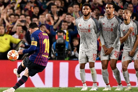 Siêu phẩm vào lưới Liverpool giúp Messi giành giải Bàn thắng đẹp nhất Champions League. (Nguồn: Getty Images)