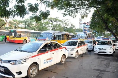 [Video] 11 tuyến phố Hà Nội cấm taxi và xe tải giờ cao điểm
