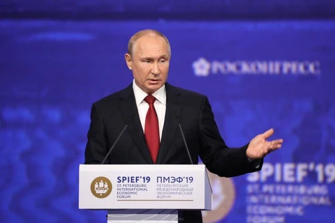 Tổng thống Nga Putin phát biểu tại Diễn đàn SPIEF 2019. (Nguồn: Getty Images)