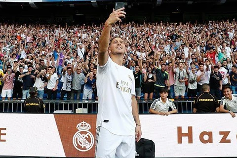 Hazard ra mắt hoành tráng trước hàng vạn người hâm mộ tại Bernabeu