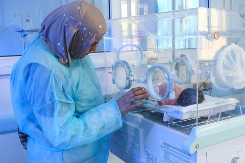 Trẻ sơ sinh được điều trị tại bệnh viện Alsabeen, Yemen. (Nguồn: news.un.org)