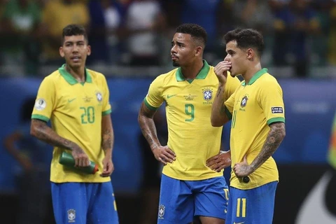 Firmino, Jesus và Coutinho thay nhau làm tung lưới Venezuela nhưng các bàn thắng đều không được công nhận. (Nguồn: AP)