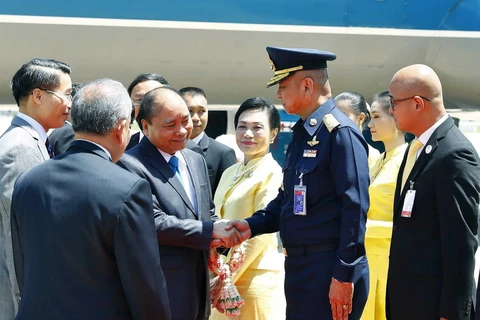 Lễ đón Thủ tướng Nguyễn Xuân Phúc và Phu nhân tại sân bay quốc tế Don Mueang, Bangkok. (Ảnh: Thống Nhất -TTXVN)