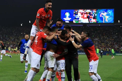 Chile giành vé vào bán kết sau loạt sút luân lưu. (Nguồn: Getty Images)