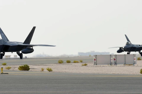 Máy bay F-22 của Mỹ tới Qatar. (Nguồn: businessinsider)