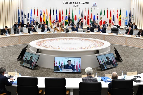 Thủ tướng Nhật Bản Shinzo Abe (giữa) phát biểu tại Hội nghị thượng đỉnh G20 ở Osaka ngày 29/6/2019. (Ảnh: AFP/ TTXVN)