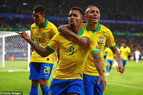Brazil vào chung kết với chiến thắng thuyết phục trước Argentina.