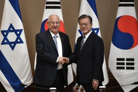 Tổng thống Hàn Quốc Moon Jae-in và Tổng thống Israel Reuven Rivlin. (Nguồn: news4europe)