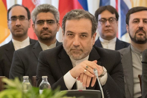 Thứ trưởng Ngoại giao Iran Abbas Araghchi (giữa). (Nguồn: AFP)