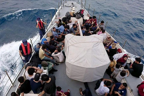Những người nhập cư trái phép bị Thổ Nhĩ Kỳ bắt giữ. (Nguồn: hurriyetdailynews)