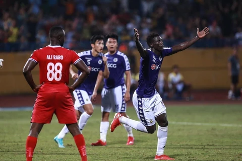 Omar mang chiến thắng về cho Hà Nội FC. (Ảnh: Trọng Đạt/TTXVN)
