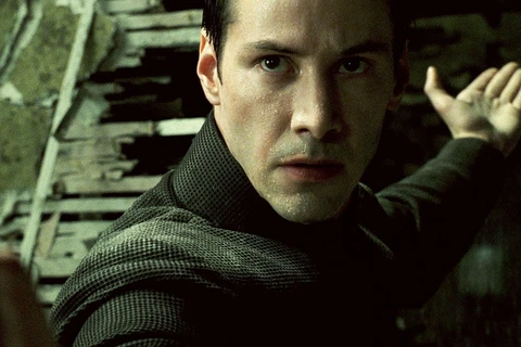 Bộ phim xoay quanh nhân vật hacker Neo do Keanu Reeves thủ vai. (Nguồn: Guardian)